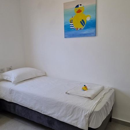 Ducks On The Beach عكا المظهر الخارجي الصورة